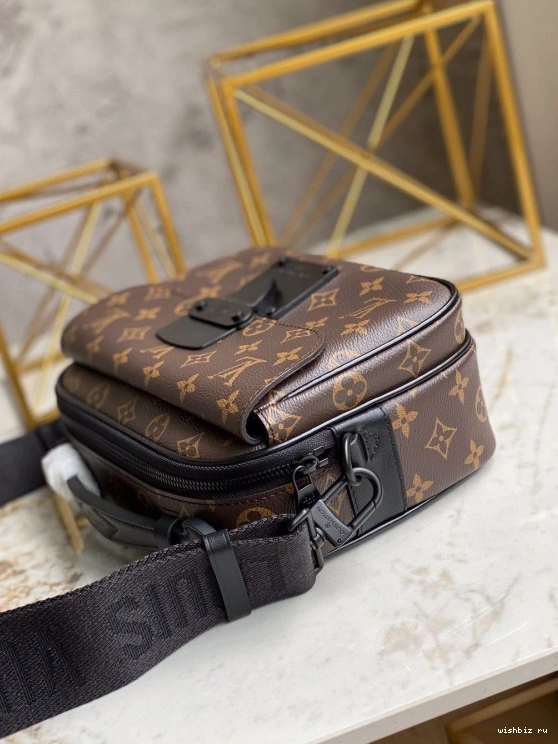 WIS LOUIS VUITTON S LOCK MESSENGER 0721